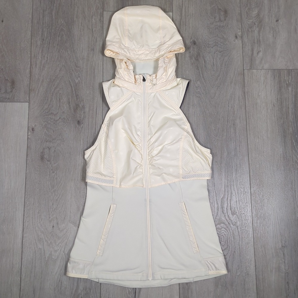 Lululemon Kanto Catch Me Vest Womens 6 White Ivory Angel Wing Ghost Dot Embossed
